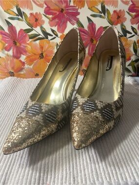 J.Renee Gold Patterned Pointed Toe “Ryella-JJ” Pumps
